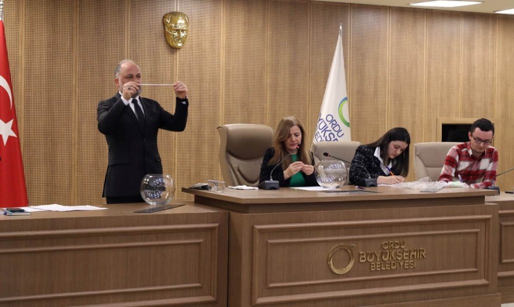 ORDU’DA SÖZLEŞMELİ PERSONEL SEÇİMİ NOTER HUZURUNDA KURA ÇEKİMİ VE CANLI YAYINLA GERÇEKLEŞTİ so 1