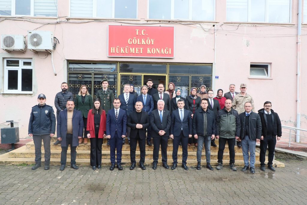 <strong>Vali Sonel, Sahada Olmaya Devam Ediyor</strong> so