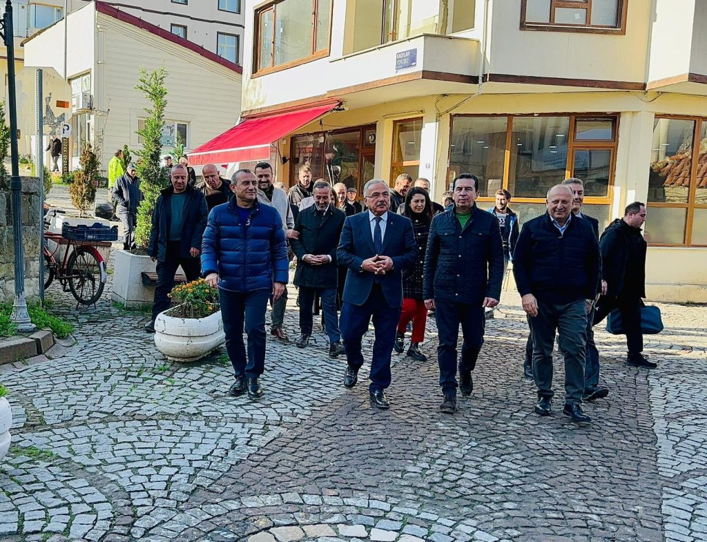 <strong>Vali Sonel, Ünye İlçemizde Ziyaret ve Temaslarda Bulundu</strong> t