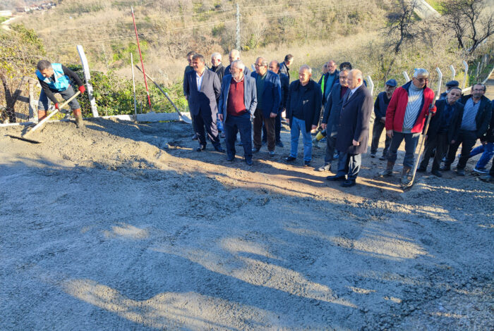 <strong>YAZKONAĞI’NDA YILLARIN YOL SORUNU ÇÖZÜME KAVUŞTU</strong> y1 1
