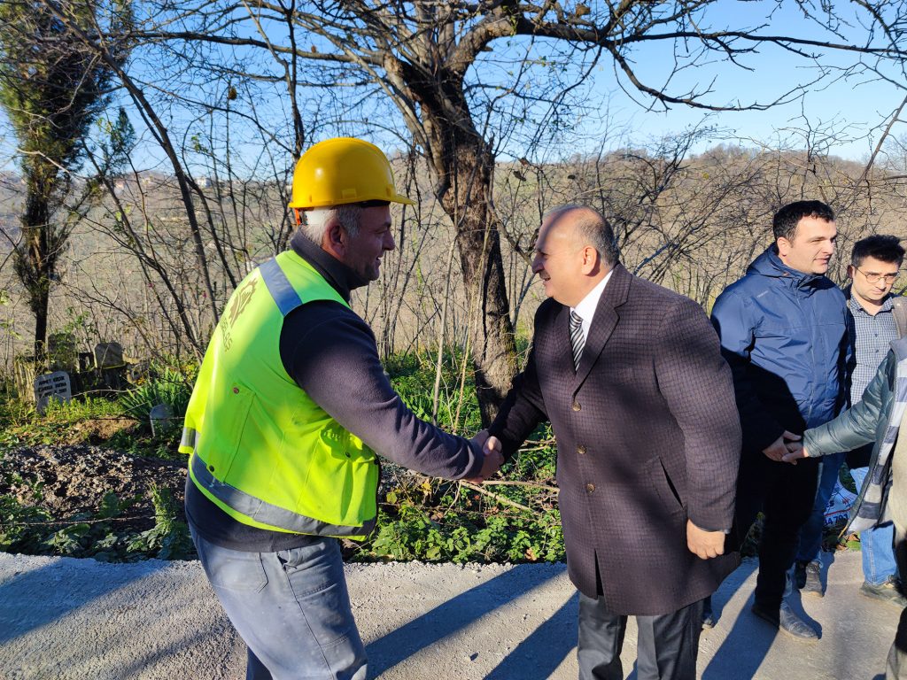 <strong>YAZKONAĞI’NDA YILLARIN YOL SORUNU ÇÖZÜME KAVUŞTU</strong> y2 1