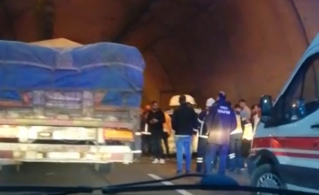 4 ARAÇ BİRBİRİNE GİRDİ K