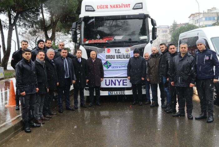 ÜNYE’DEN DEPREM BÖLGESİNE YARDIM TIRLARI ART ARDA YOLA ÇIKTI U
