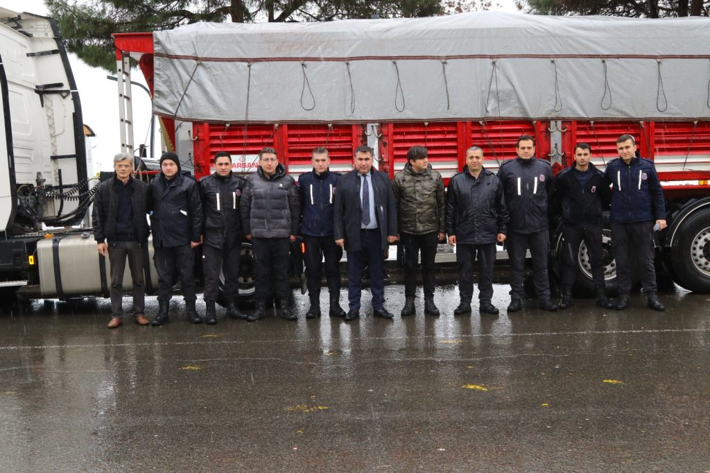 ÜNYE’DEN DEPREM BÖLGESİNE YARDIM TIRLARI ART ARDA YOLA ÇIKTI U2