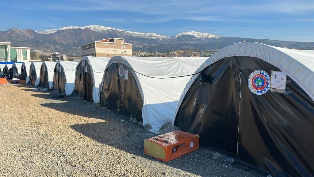 ÜTSO'DAN DEPREM BÖLGESİNE ÇADIR DESTEĞİ U2 2