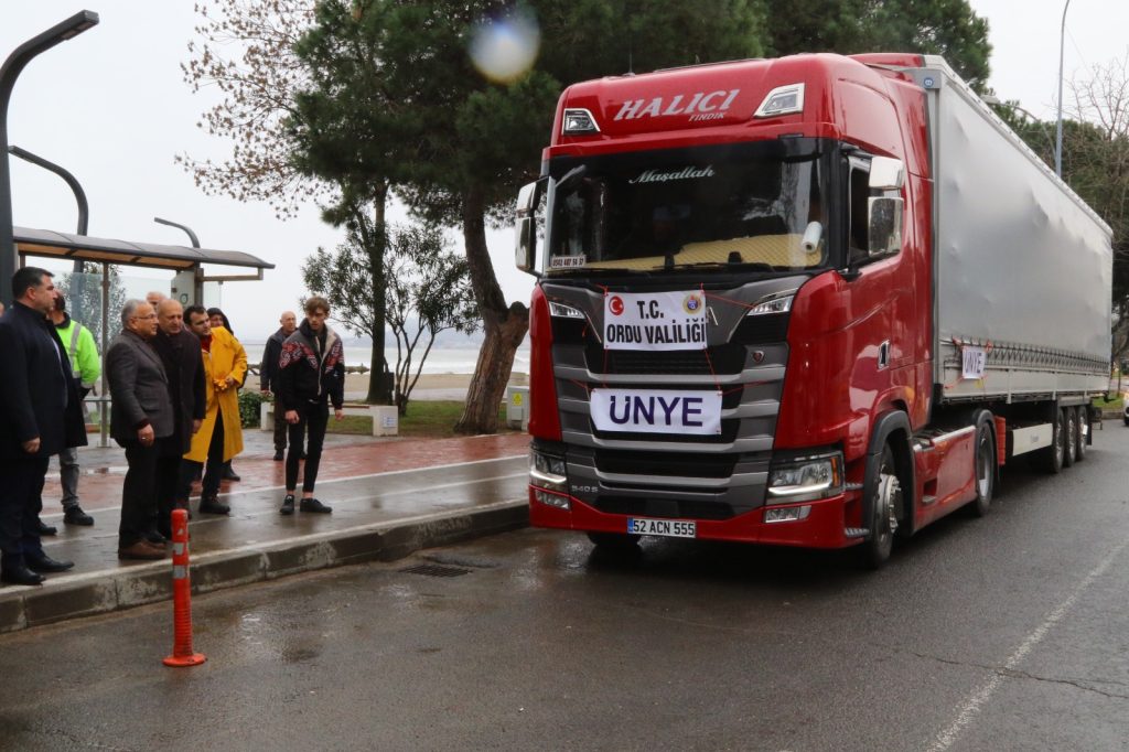 <strong>ÜNYE’DEN 6. YARDIM TIRI YOLA ÇIKTI</strong> c7