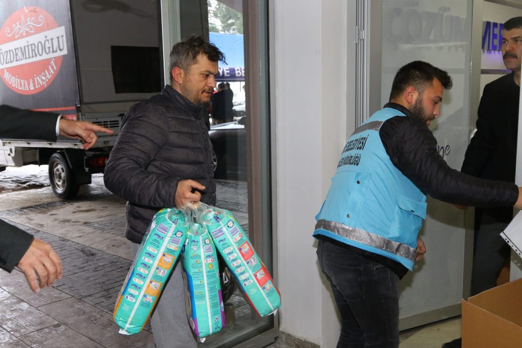 ÜNYE, DEPREMZEDELER İÇİN SEFERBER OLDU d3