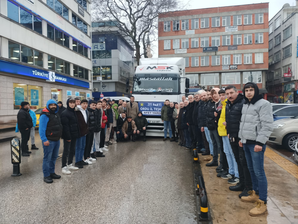 ORDU VE ÜNYE İYİ PARTİ GENÇLİK KOLLARI İLK TIRLARINI DEPREM BÖLGESİNE YOLLADI image 32