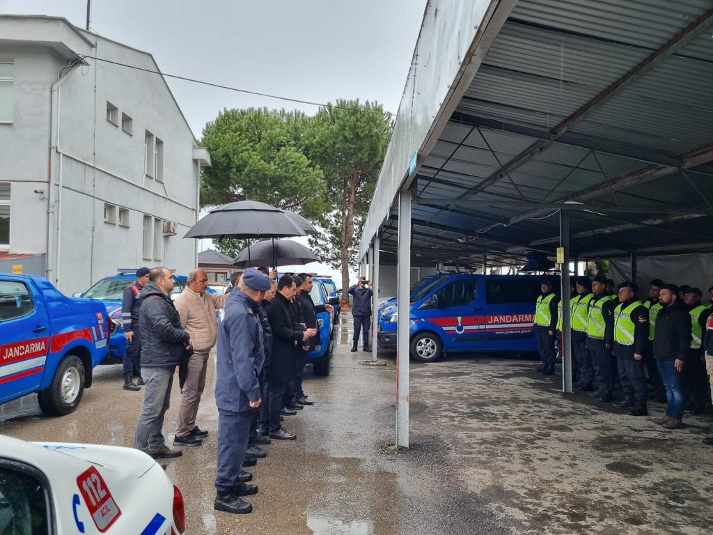 ÜNYE JANDARMA’DAN DEPREM BÖLGELERİNE TAKVİYE DESTEK j 2