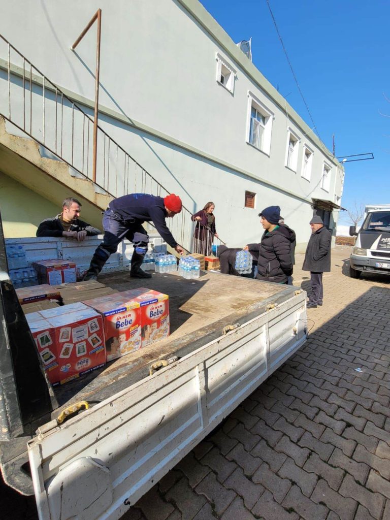 ORDU’DAN GİDEN YARDIMLAR BÜYÜKŞEHİR EKİPLERİNCE DEPREMZEDELERE ULAŞTIRILIYOR o2