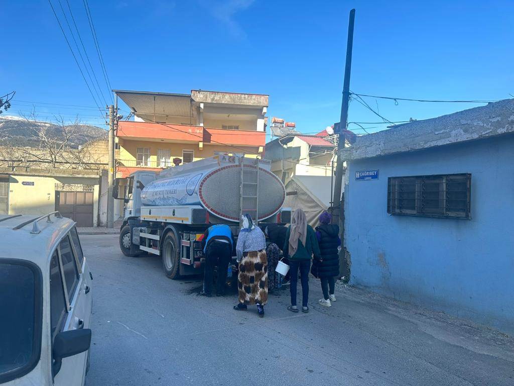 DEPREMZEDELERİN TEMİZ SU İHTİYACI KARŞILANIYOR su