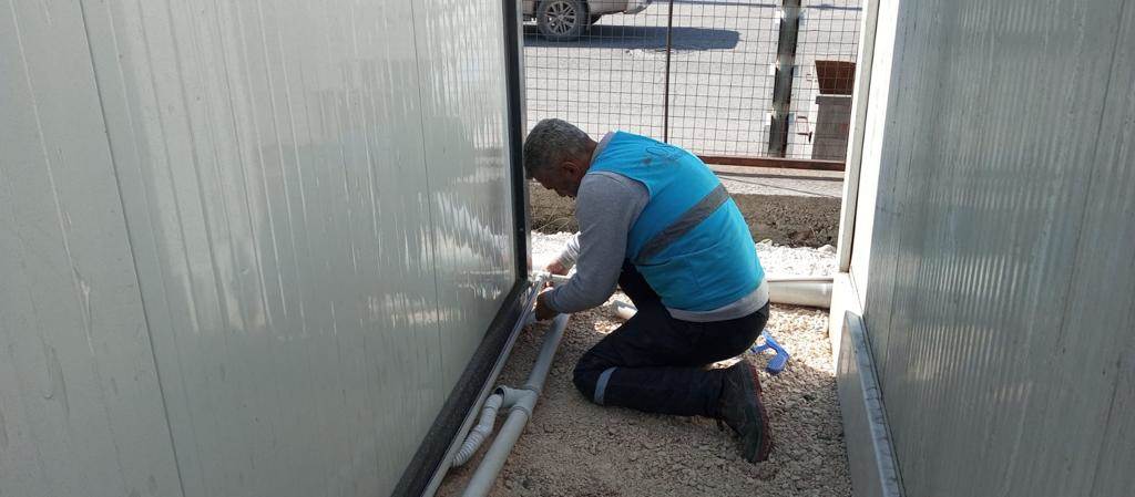 DEPREMZEDELERİN TEMİZ SU İHTİYACI KARŞILANIYOR su1