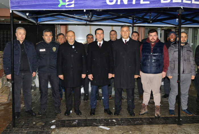 <strong>ÜNYE TEK YÜREK OLDU, TIRLAR DEPREM BÖLGESİNE HAREKET ETTİ</strong> t1