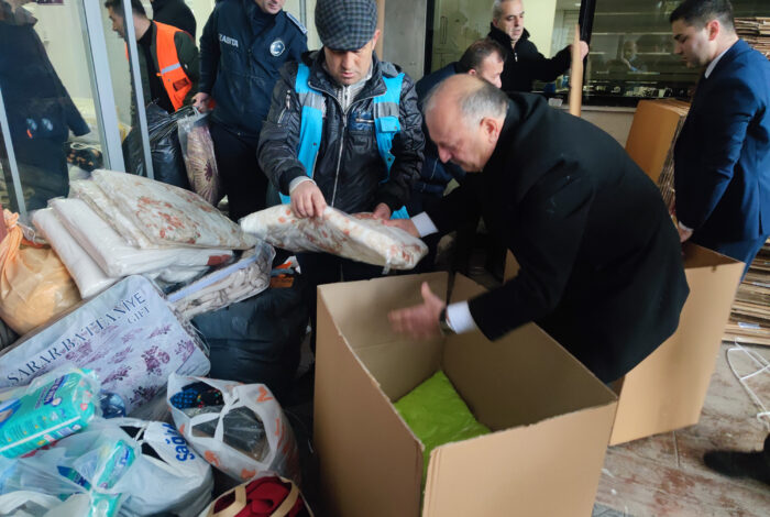 <strong>ÜNYE TEK YÜREK OLDU, TIRLAR DEPREM BÖLGESİNE HAREKET ETTİ</strong> t2