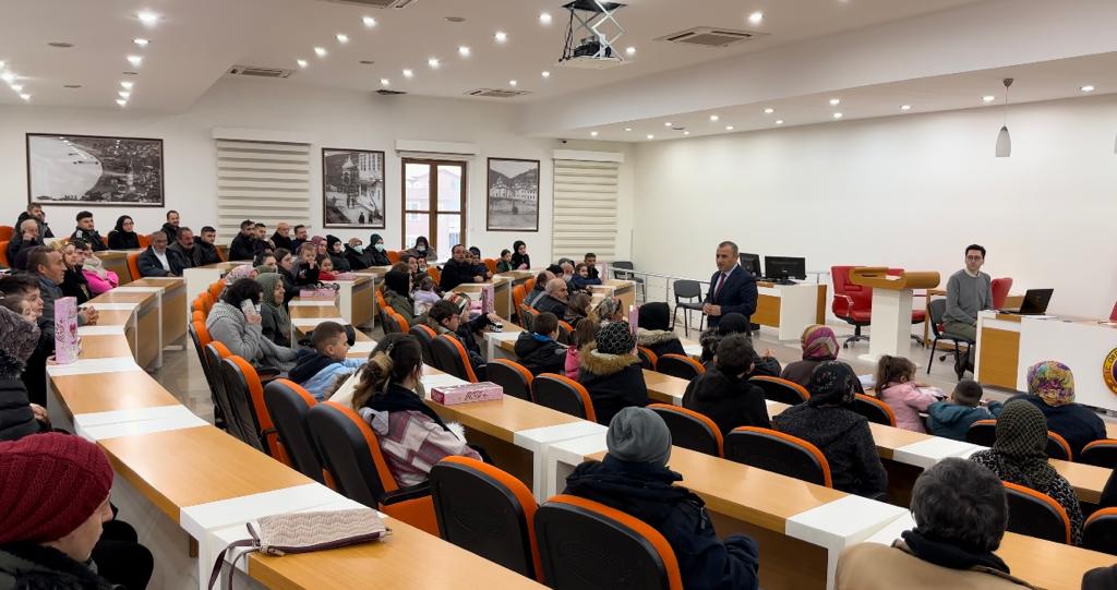 <strong>Vali Sonel, Bu Çarşamba da Halk Gününde Gelenlere Devletin Şefkatini Gösterdi</strong> v1
