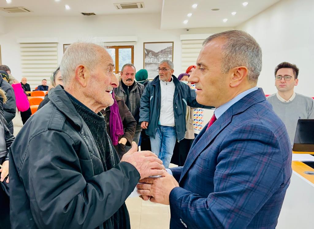 <strong>Vali Sonel, Bu Çarşamba da Halk Gününde Gelenlere Devletin Şefkatini Gösterdi</strong> v2