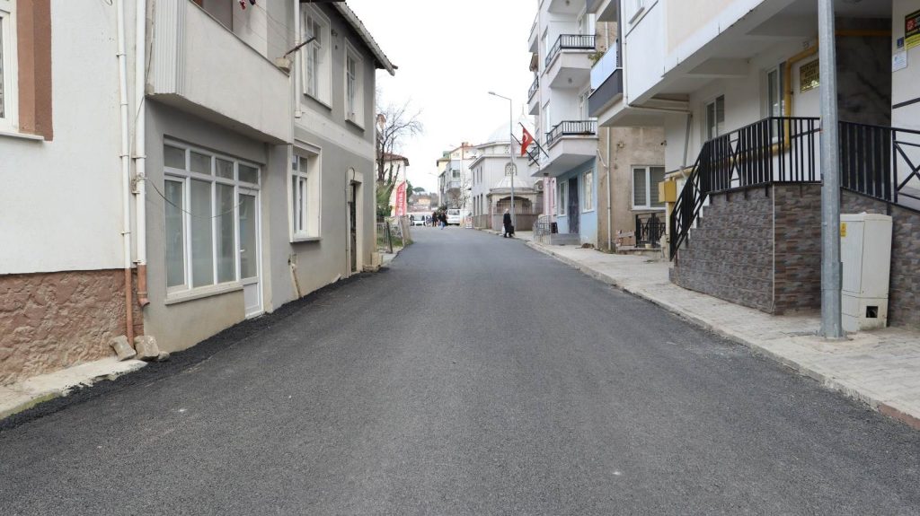 ÜNYE’DE İKİ SOKAK SICAK ASFALT İLE BULUŞTU a2