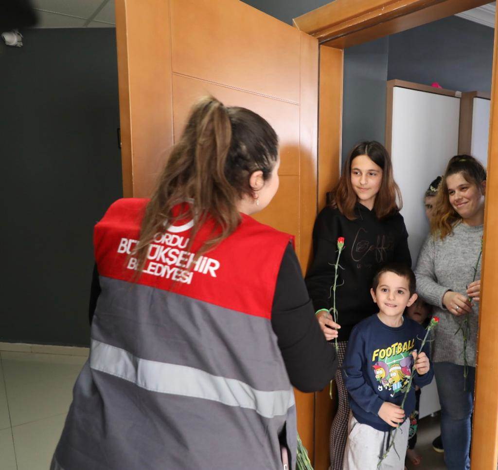 ÇEŞİTLİ İLLERDEN ORDU’YA GELEN KADIN DEPREMZEDELER UNUTULMADI c2