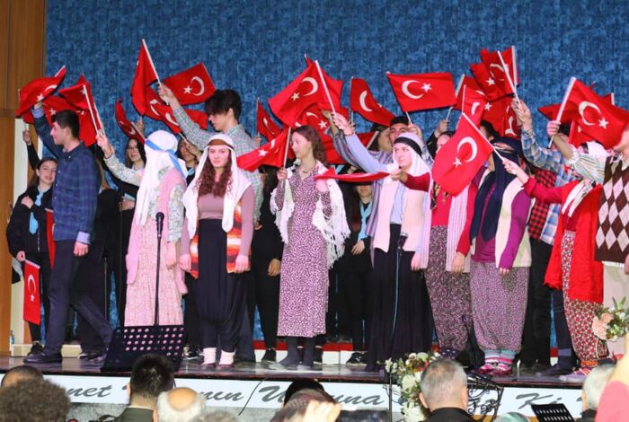 <strong>ÇANAKKALE ZAFERİ’NİN 108’NCİ YILDÖNÜMÜ COŞKUYLA KUTLANDI</strong> ca2