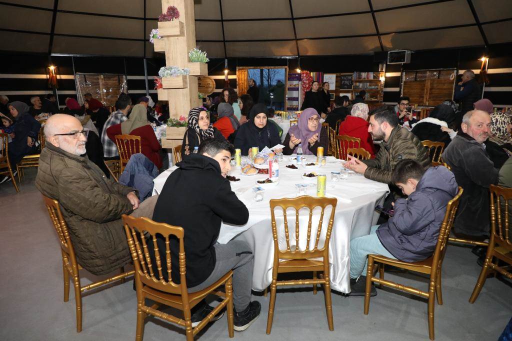 EN ÖZEL MİSAFİRLER AYNI SOFRADA BULUŞTU en 1