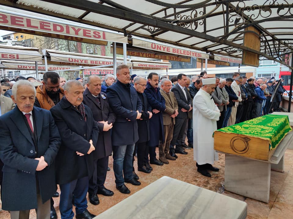 <strong>ESKİ BAŞKAN CERRAHOĞLU SON YOLCULUĞUNA UĞURLANDI</strong> es4
