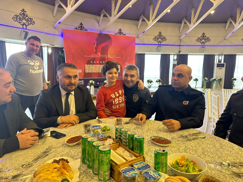 <strong>ÇANAKKALE ZAFERİ’NİN 108’NCİ YILDÖNÜMÜ COŞKUYLA KUTLANDI</strong> image 22
