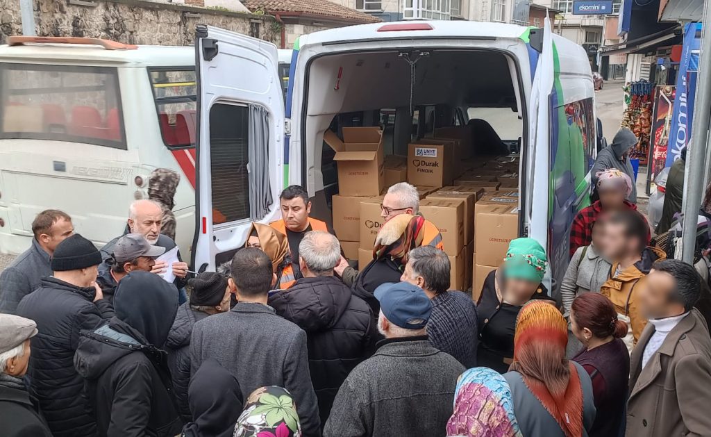 <strong>ÜNYE BELEDİYESİ’NDEN İHTİYAÇ SAHİBİ VATANDAŞLAR GIDA KOLİSİ YARDIMI</strong> mu4