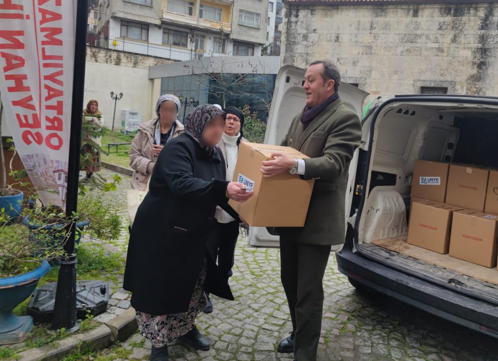 <strong>ÜNYE BELEDİYESİ’NDEN İHTİYAÇ SAHİBİ VATANDAŞLAR GIDA KOLİSİ YARDIMI</strong> mu5