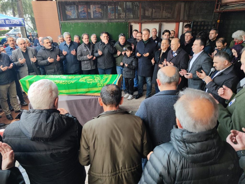 <strong>ESKİ BAŞKAN CERRAHOĞLU SON YOLCULUĞUNA UĞURLANDI</strong> s1 1