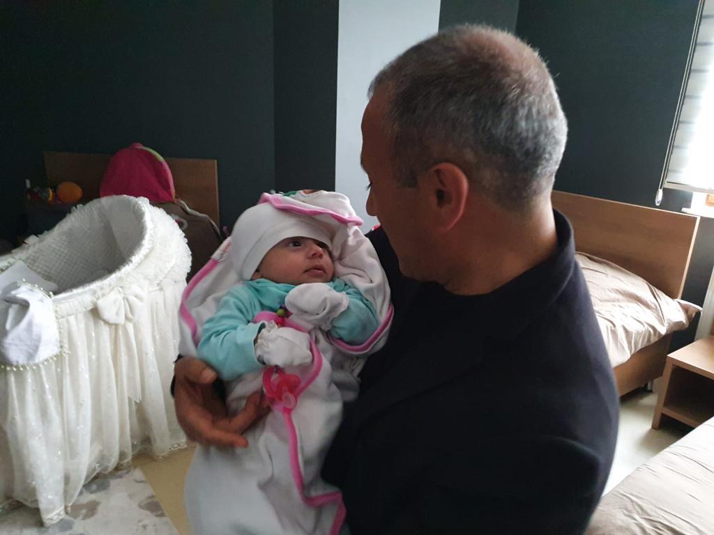 <strong>Vali Sonel, Depremzede Aileleri Ziyaret Etti</strong> v1 1