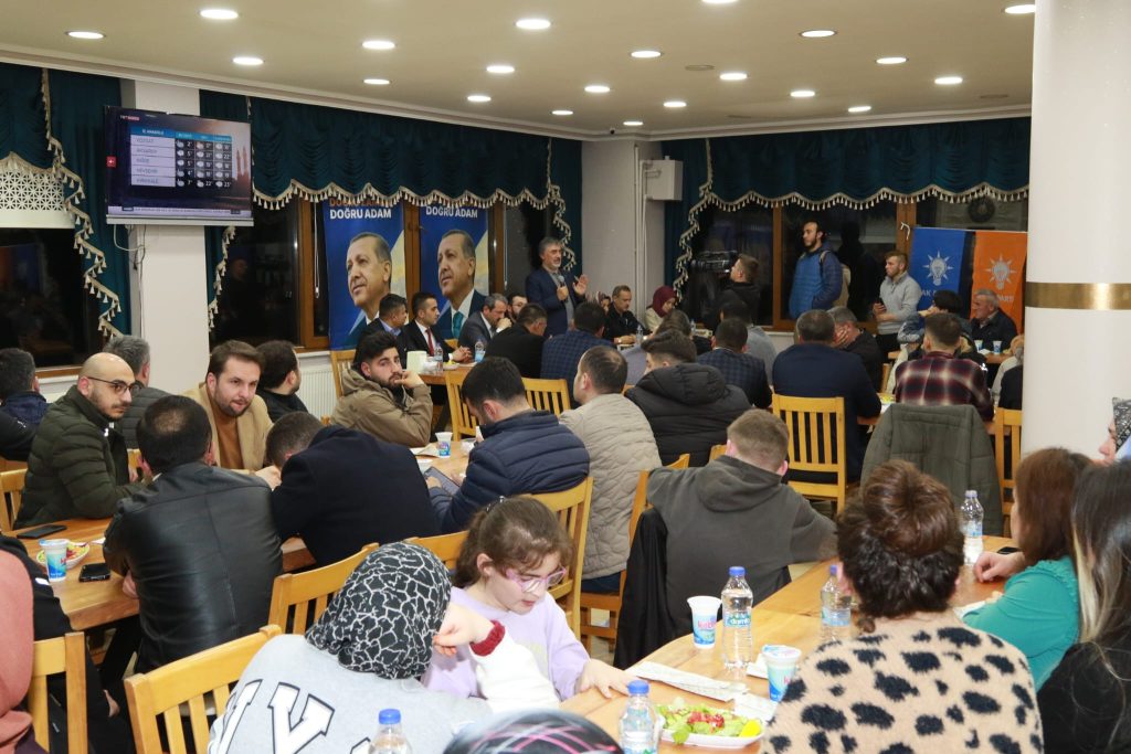 AKKUŞLU GENÇLERDEN MUHTEŞEM KARŞILAMA A4