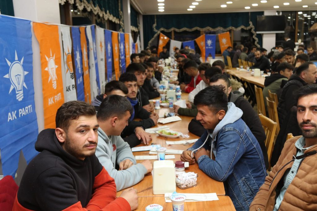 AKKUŞLU GENÇLERDEN MUHTEŞEM KARŞILAMA A7