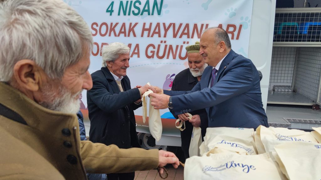 BAŞKAN TAVLI, “SOKAK HAYVANLARINA KARŞI SORUMLULUĞUMUZU BİLİYORUZ” BA1