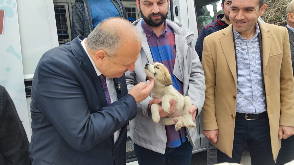 BAŞKAN TAVLI, “SOKAK HAYVANLARINA KARŞI SORUMLULUĞUMUZU BİLİYORUZ” BA2