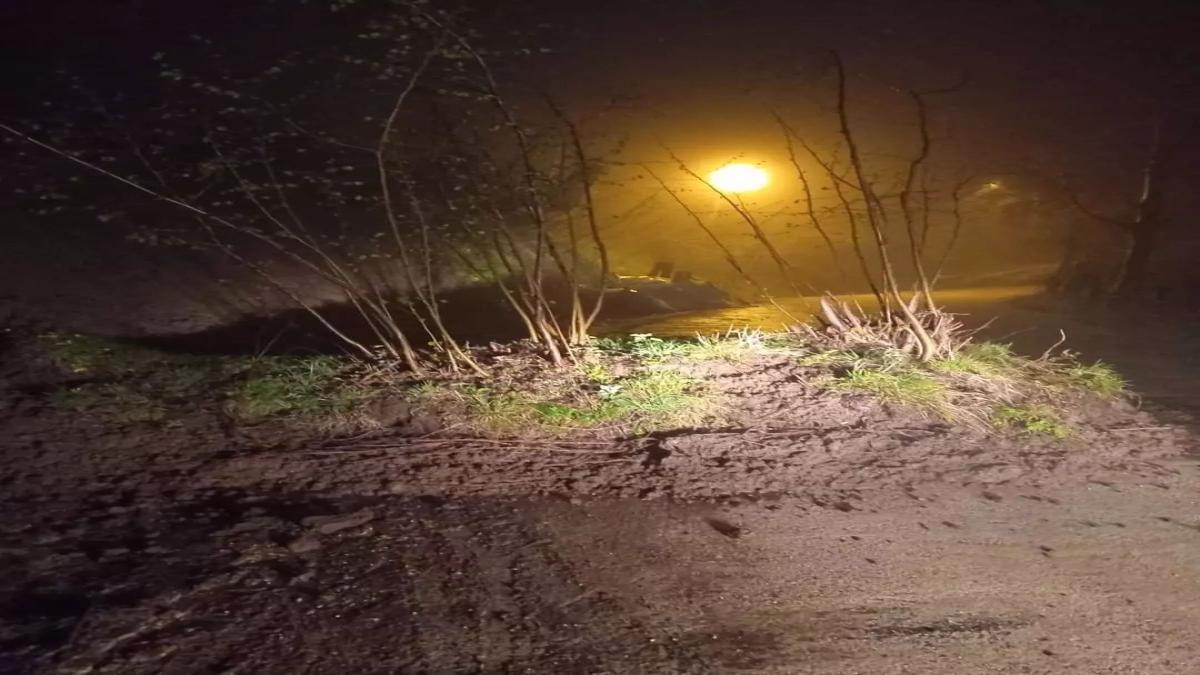 Aybastı’da meydana gelen heyelan da yol ulaşıma kapandı.