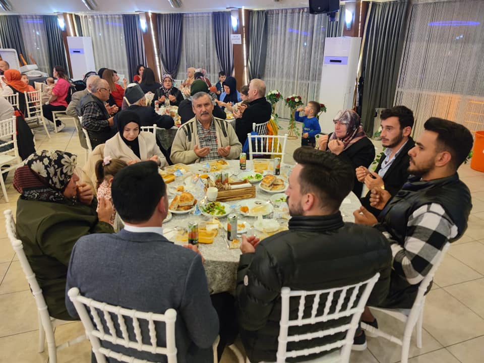 ŞEHİT AİLELERİ VE GAZİLER GÖNÜL SOFRASINDA BULUŞTU S5
