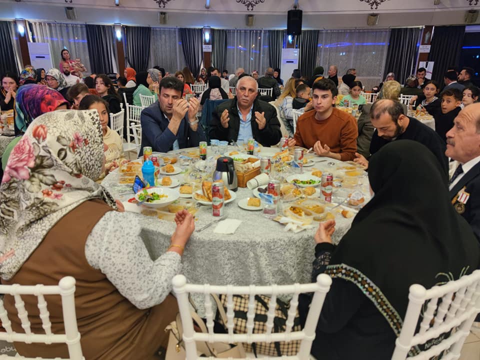 ŞEHİT AİLELERİ VE GAZİLER GÖNÜL SOFRASINDA BULUŞTU S6