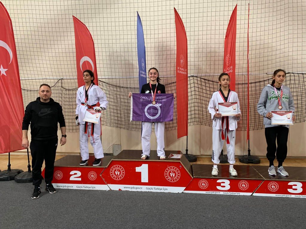 TAEKWONDO SPORCULARINDAN 4 MADALYA TEK