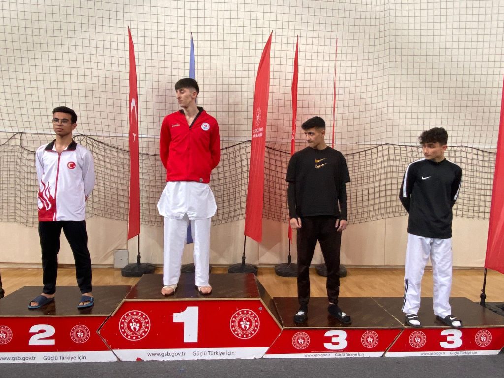 TAEKWONDO SPORCULARINDAN 4 MADALYA TEK1