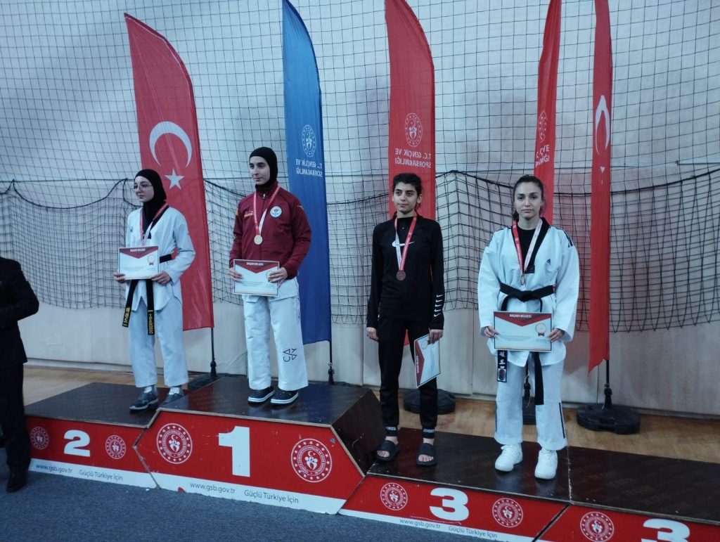 TAEKWONDO SPORCULARINDAN 4 MADALYA TEK2
