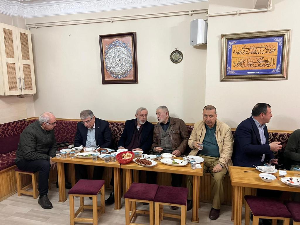 ÜNDER'de İftar Sohbeti UN4