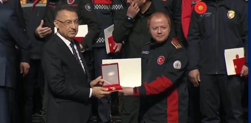 OBB ARAMA KURTARMA EKİBİNE DEVLET ÜSTÜN FEDAKÂRLIK MADALYASI o 2