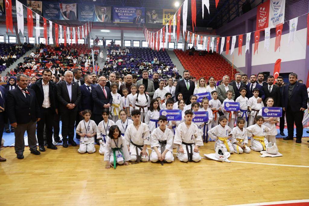 BAŞKAN GÜLER: “ORDU’MUZ EN MUTLU GÜNLERİNDEN BİRİNİ YAŞIYOR” o2 1