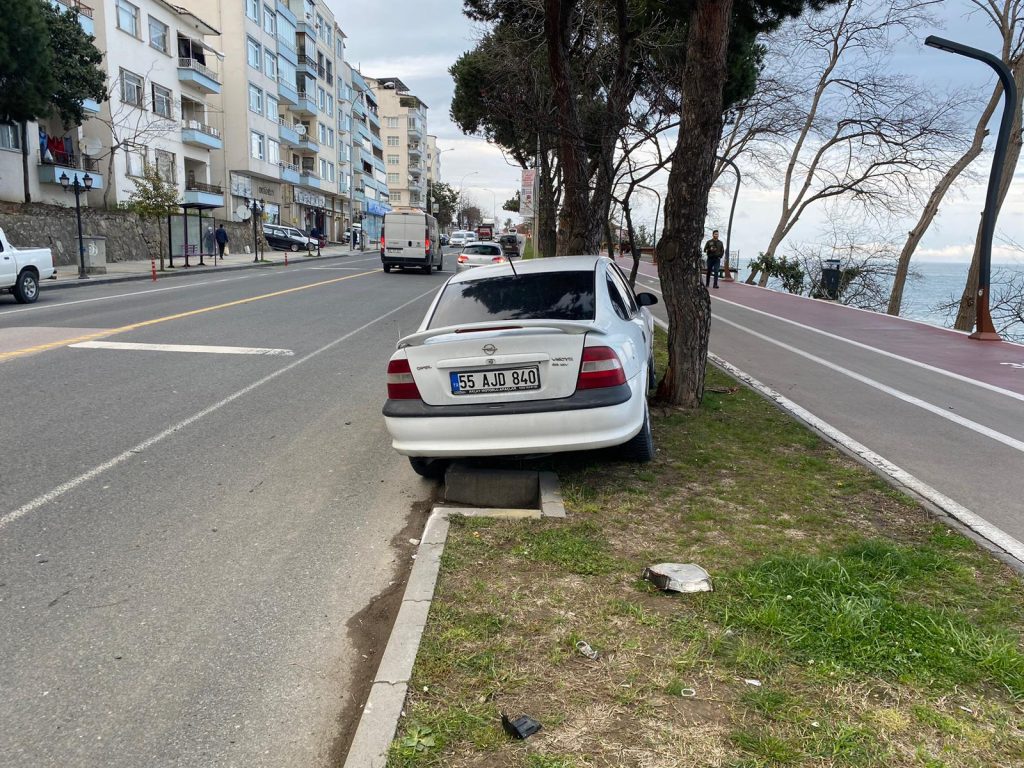 KONTROLDEN ÇIKAN ARAÇ KALDIRIMA ÇIKTI t2