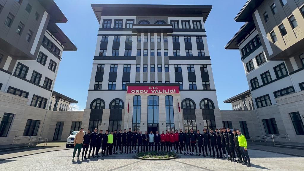 Efsane Orduspor Takımı, Vali Sonel’e Teşekkür Ziyaretinde Bulundu v 3