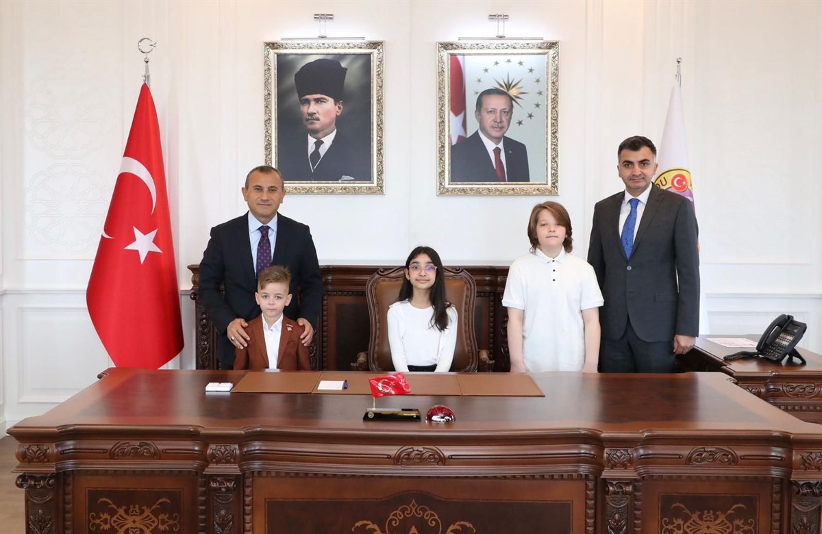 23 Nisan Ulusal Egemenlik ve Çocuk Bayramı tören ve kutlamaları,