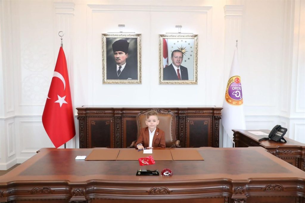 Vali Koltuğu Şehit Çocuklarına Emanet v2 2