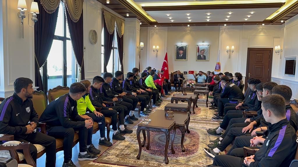 Efsane Orduspor Takımı, Vali Sonel’e Teşekkür Ziyaretinde Bulundu v2 2