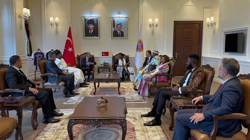 Vali Sonel, Batı Afrika Heyetini Kabul Etti v2 4