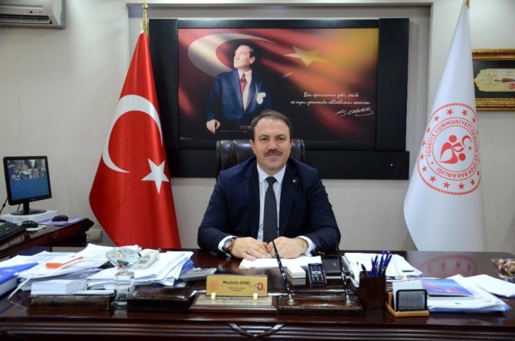 Gençlik Haftası kutlamaları çelenk töreni ile başladı. GE